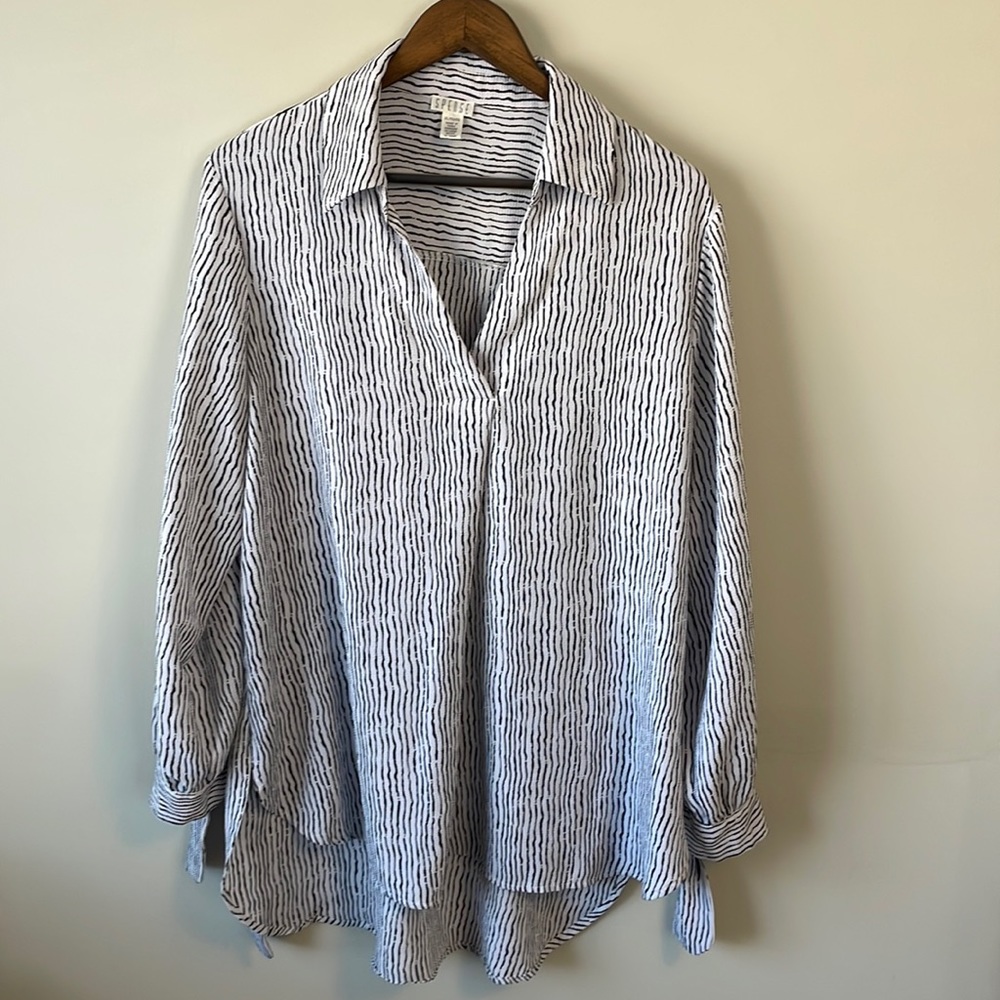 Black and White Collared Tunic Blouse